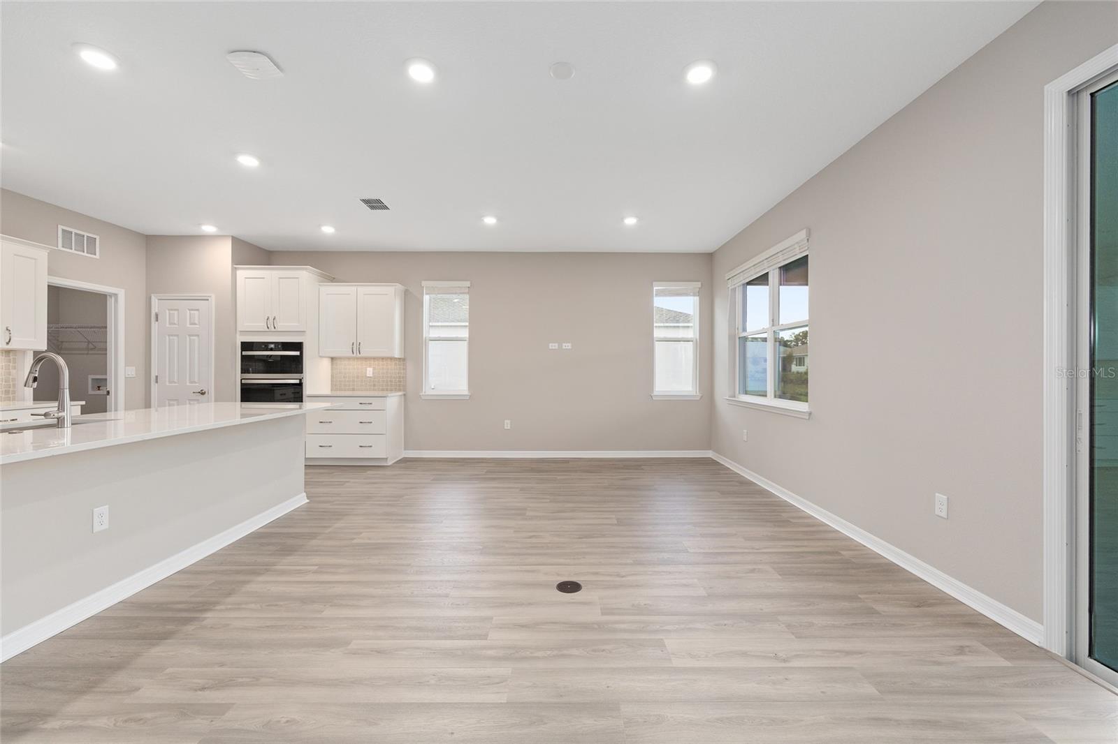 ON TOP OF THE WORLD - Residential