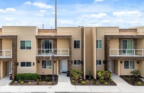 Photo of 3235 Brasilia Avenue, Kissimmee, FL 34747 (MLS # O6315047) Photo of 3235 Brasilia Avenue, Kissimmee, FL 34747 (MLS # O6315047)