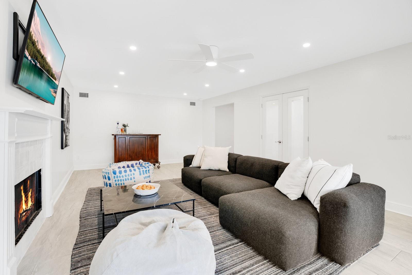 SYLVAN LAKE SHORES - Residential