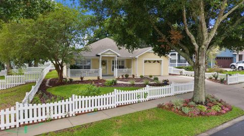 Photo of 1622 Laurel Way, Tavares, FL 32778 (MLS # G5112888)