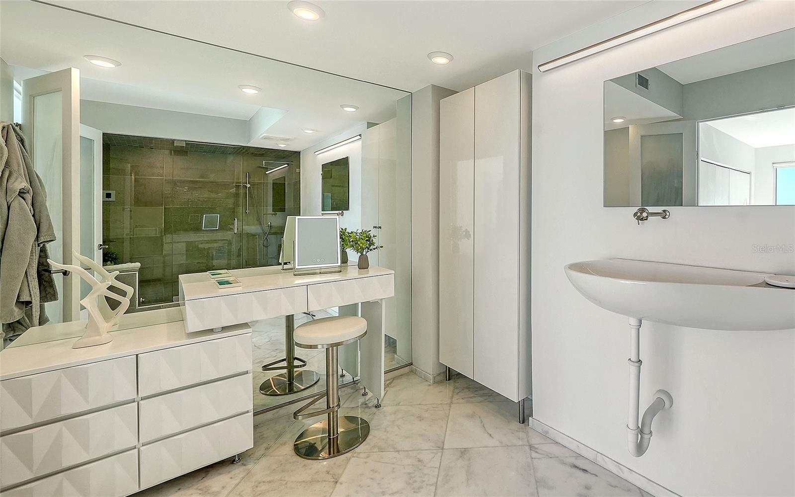 ISLANDS WEST - Residential