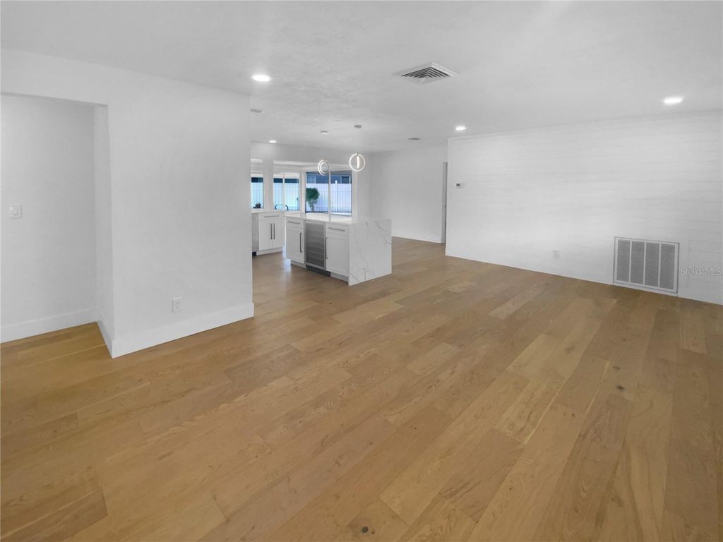 Photo of 8001 13th Avenue S, St Petersburg, FL 33701 (MLS # O6371501)