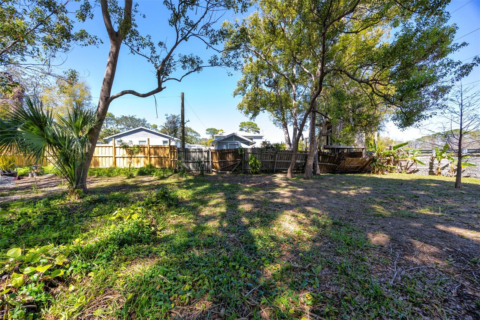 FAIRMOUNT PARK - Land