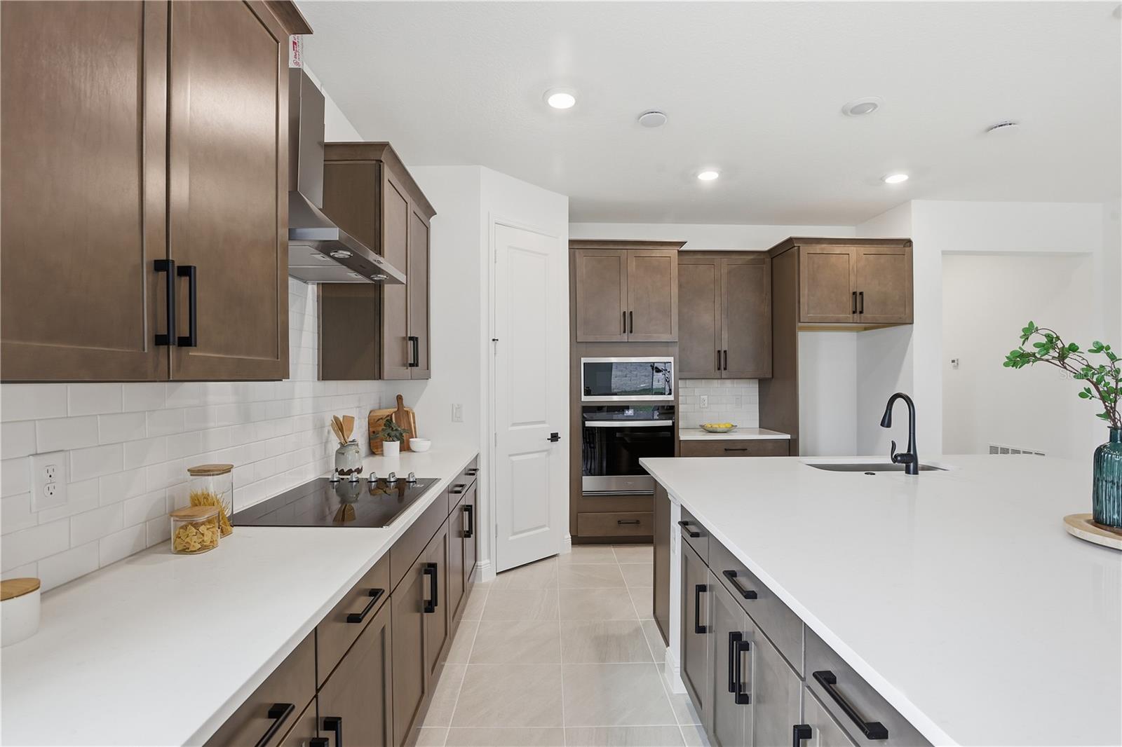 468 VENETO CIRCLE