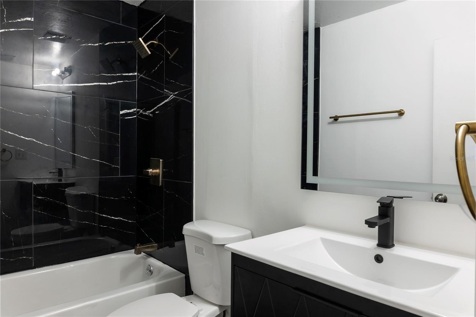 SUGARFOOT OAKS - Residential Income