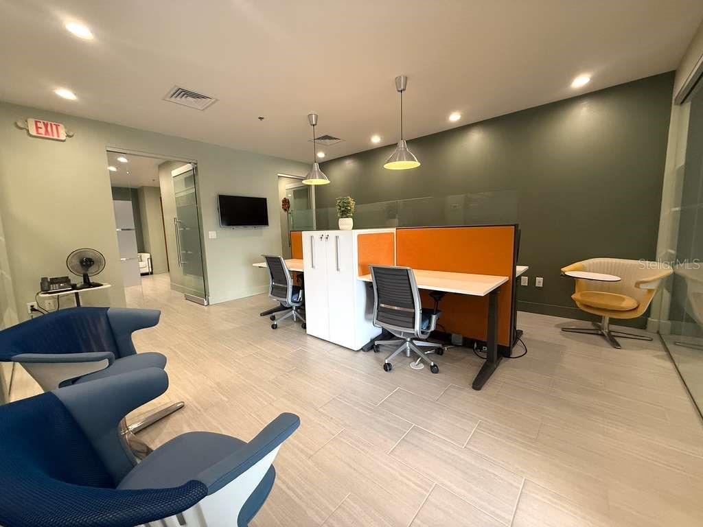 OFFICES/VERANDA PARK BLDG 1500 - Commercial Sale