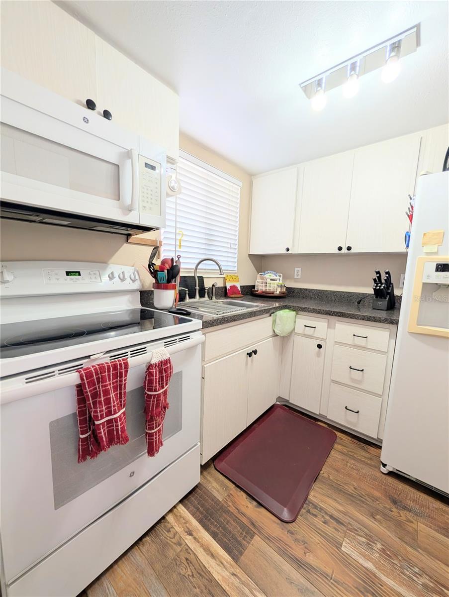 THE FOURTH BAYSHORE - Residential Lease