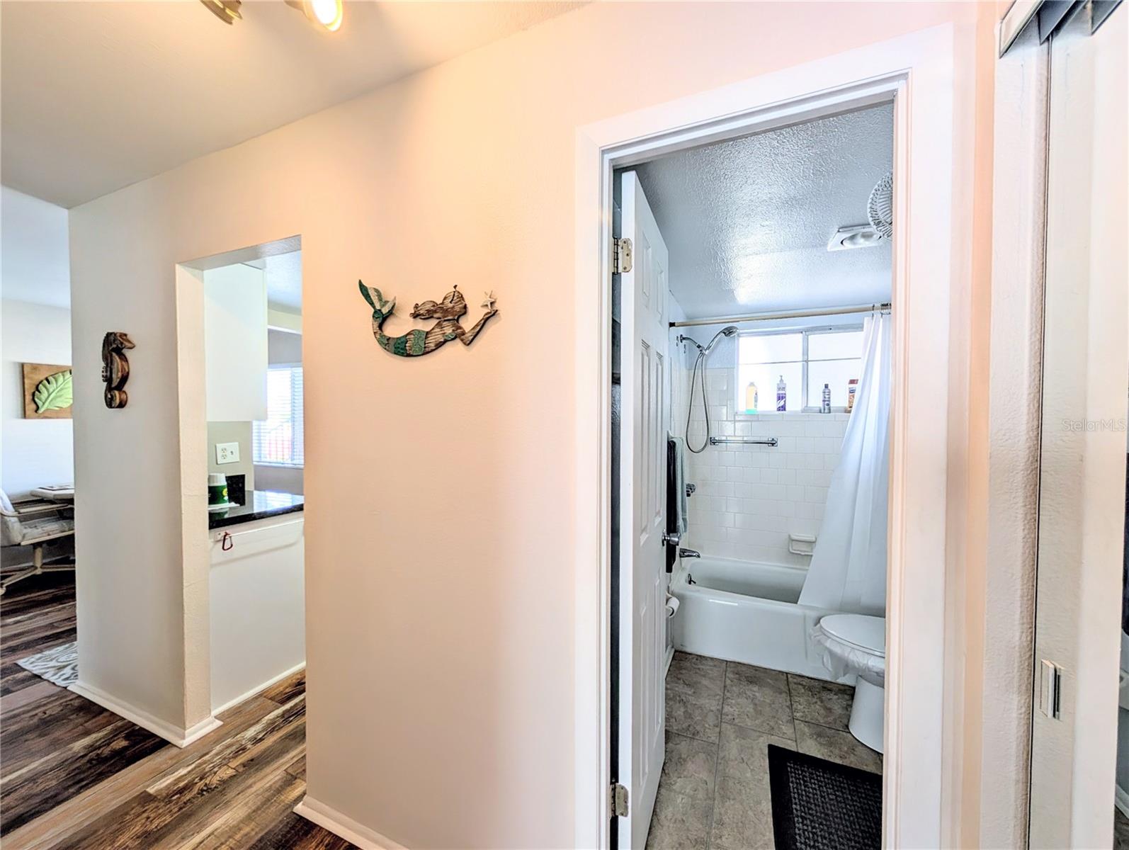 THE FOURTH BAYSHORE - Residential Lease