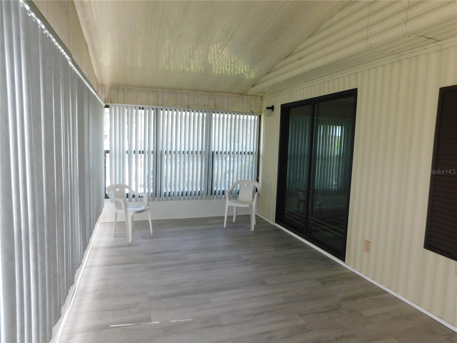 VILLAGE GROVE 01 - Residential