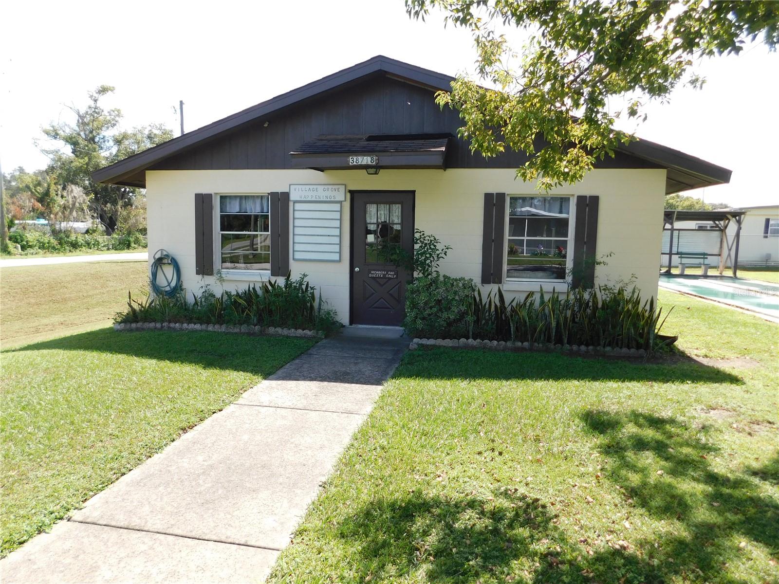 VILLAGE GROVE 01 - Residential