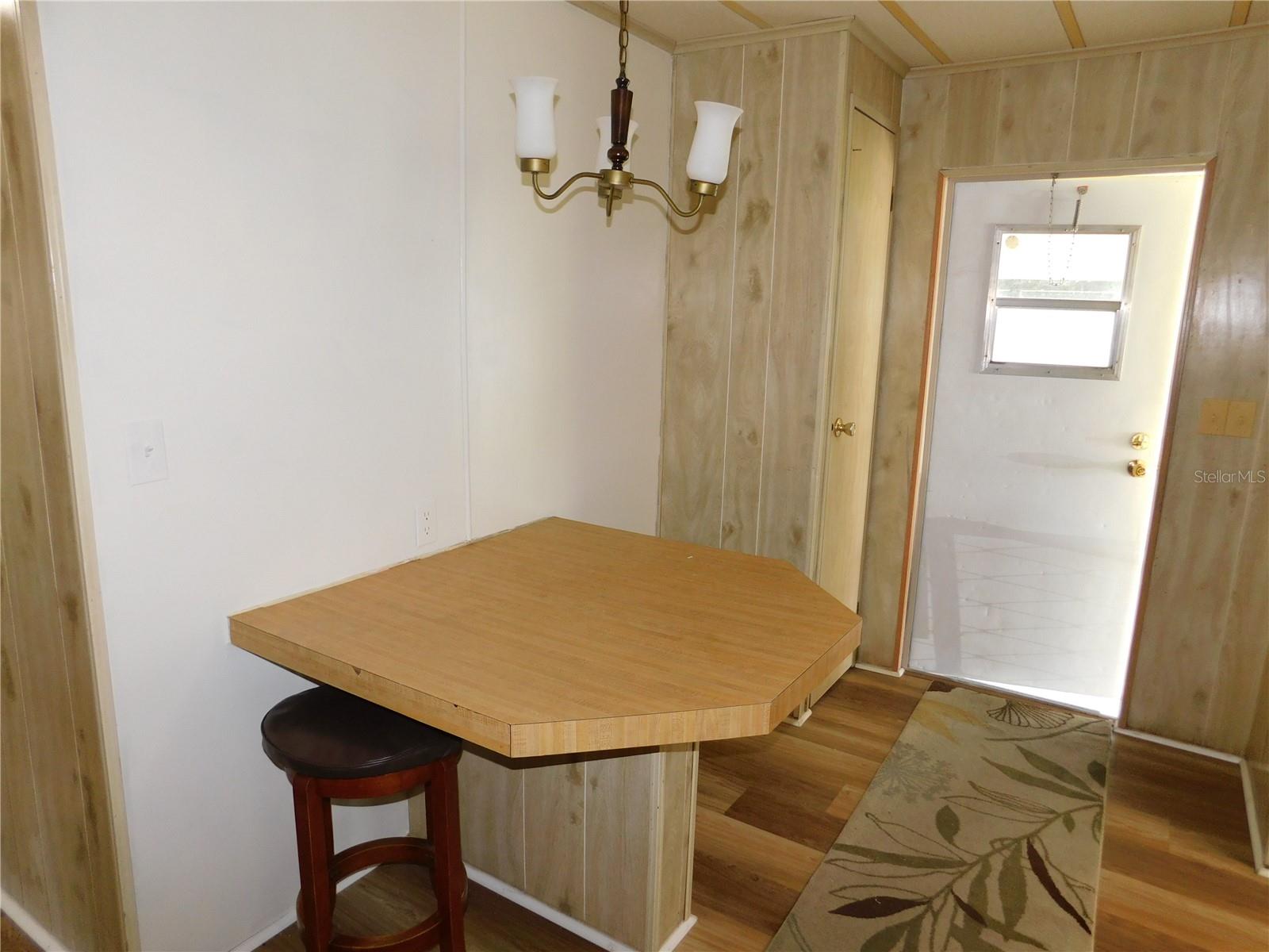 VILLAGE GROVE 01 - Residential