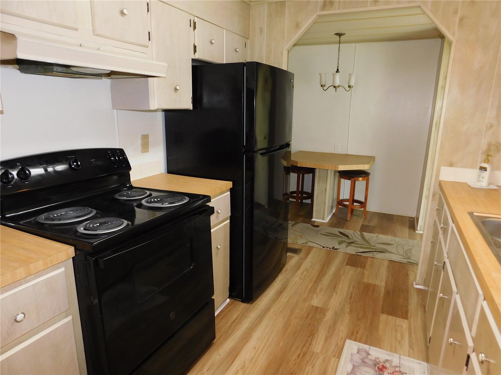 VILLAGE GROVE 01 - Residential