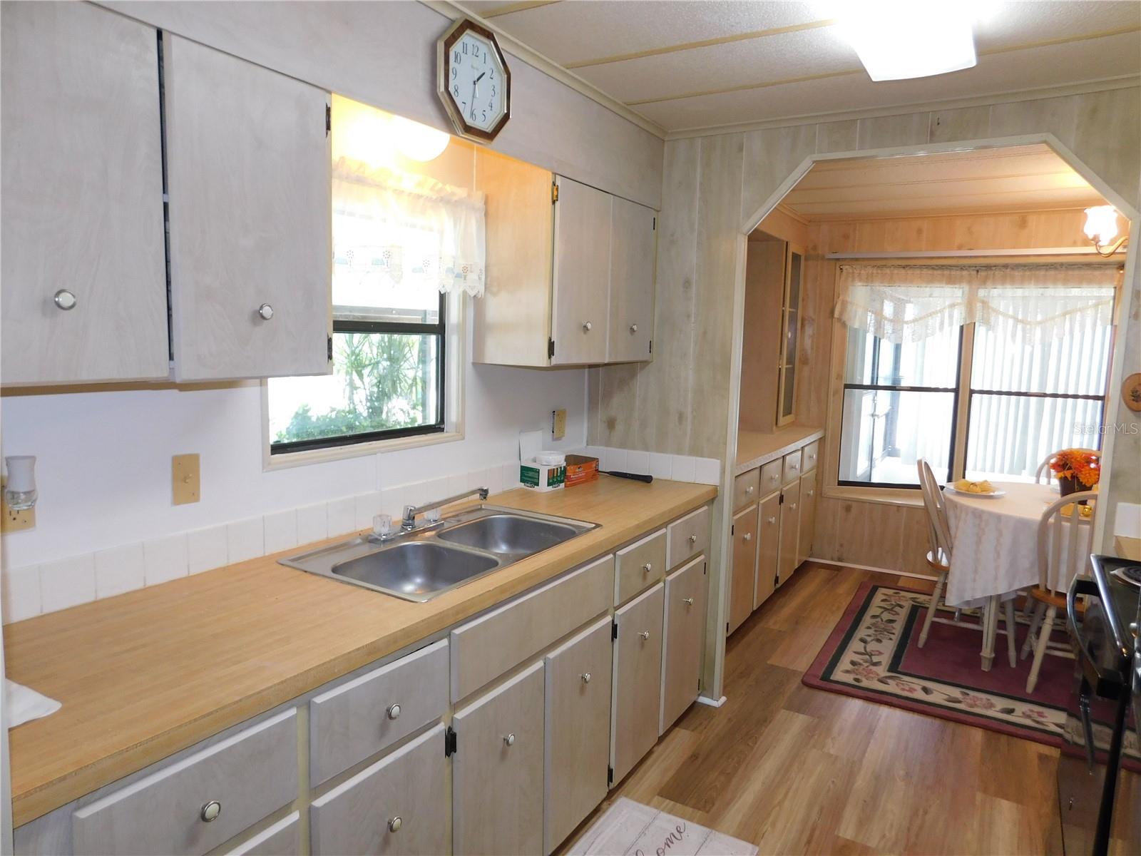 VILLAGE GROVE 01 - Residential