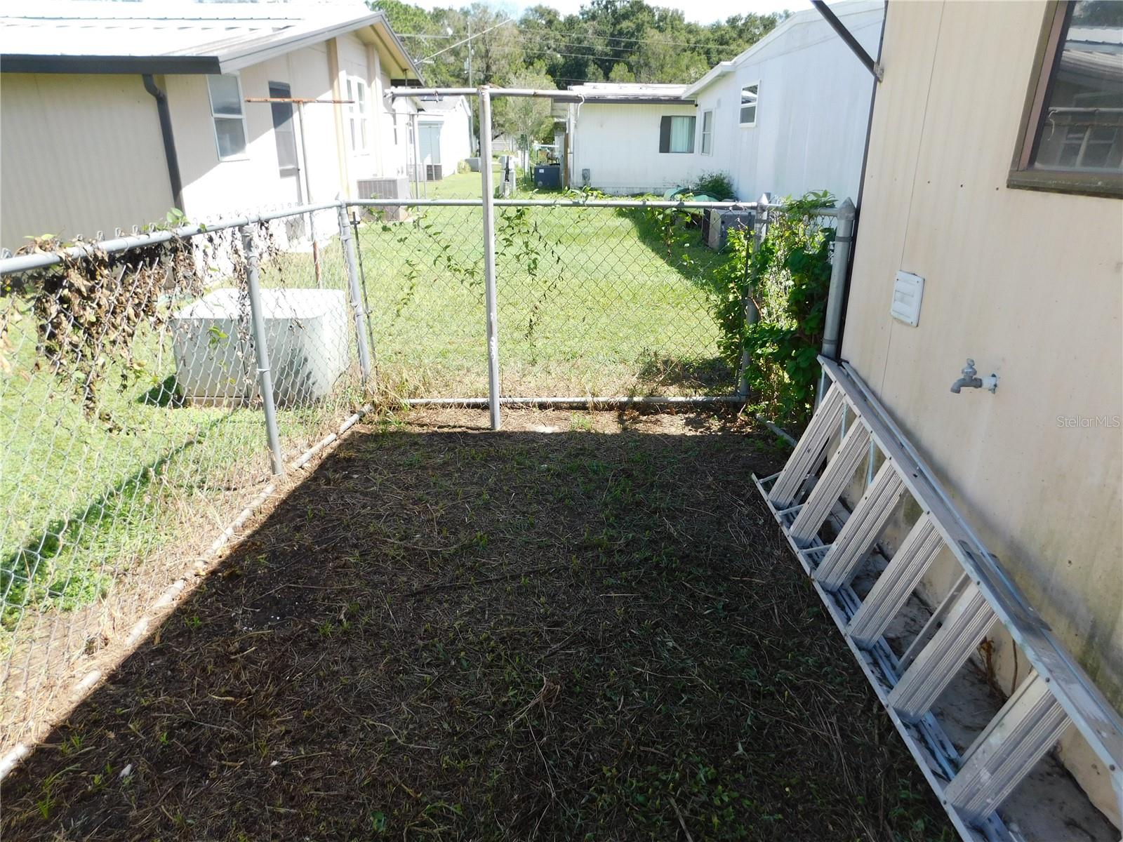 VILLAGE GROVE 01 - Residential