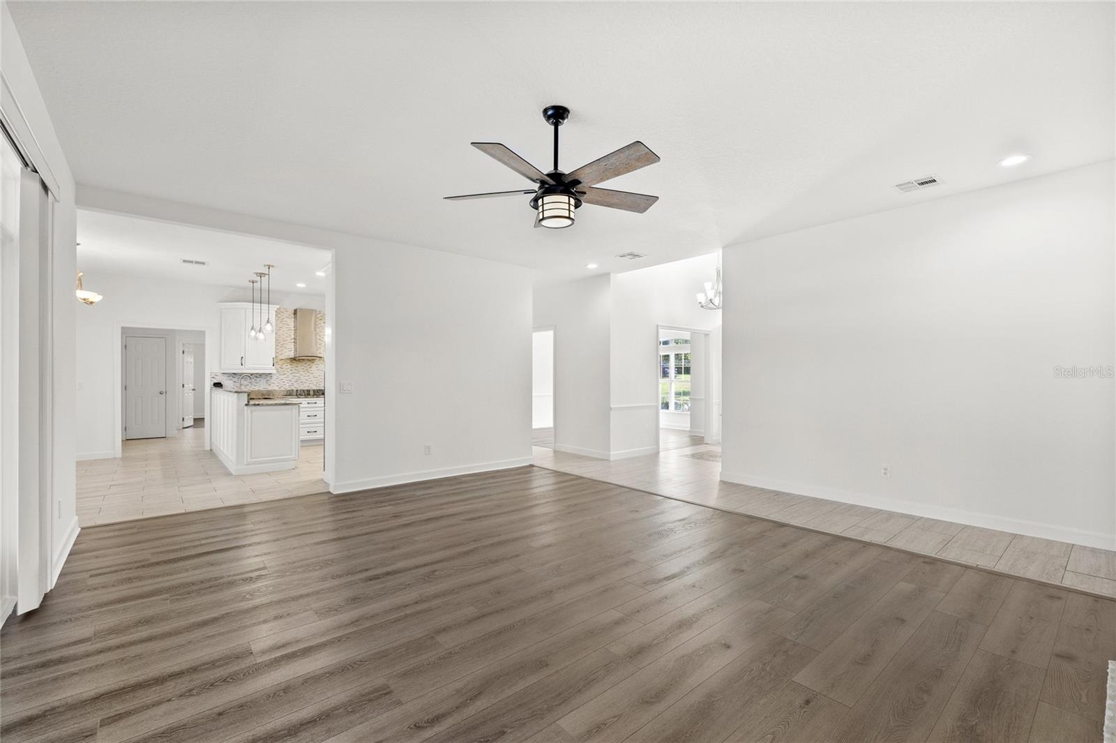 WINDSOR HILL - Residential