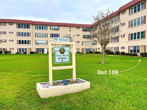 Photo of 9950 62nd Terrace N #106, St Petersburg, FL 33708 (MLS # TB8483822)