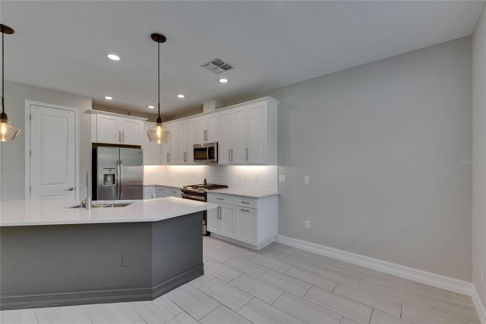 ESTANCIA PH 4 - Residential Lease