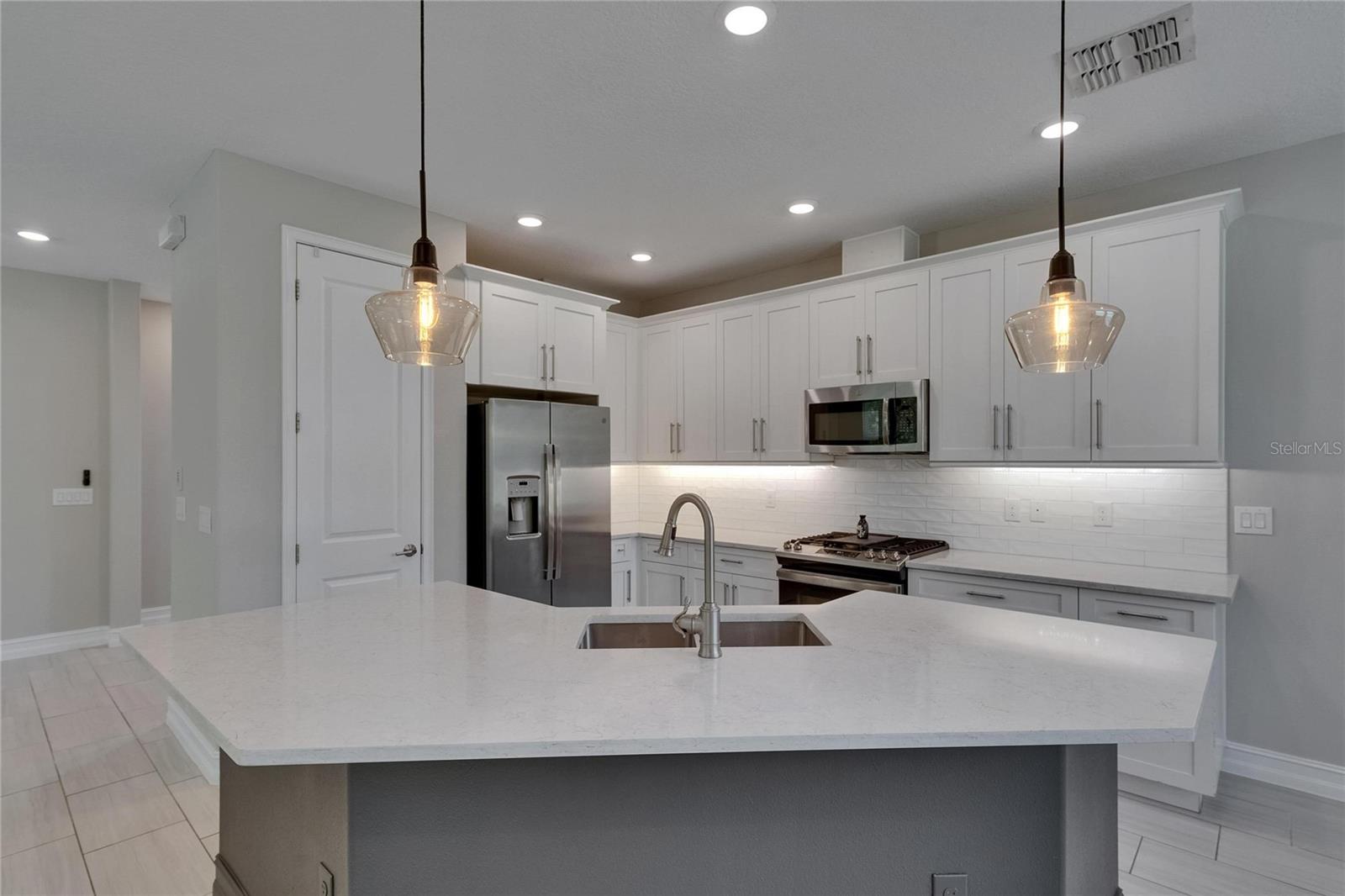 ESTANCIA PH 4 - Residential Lease