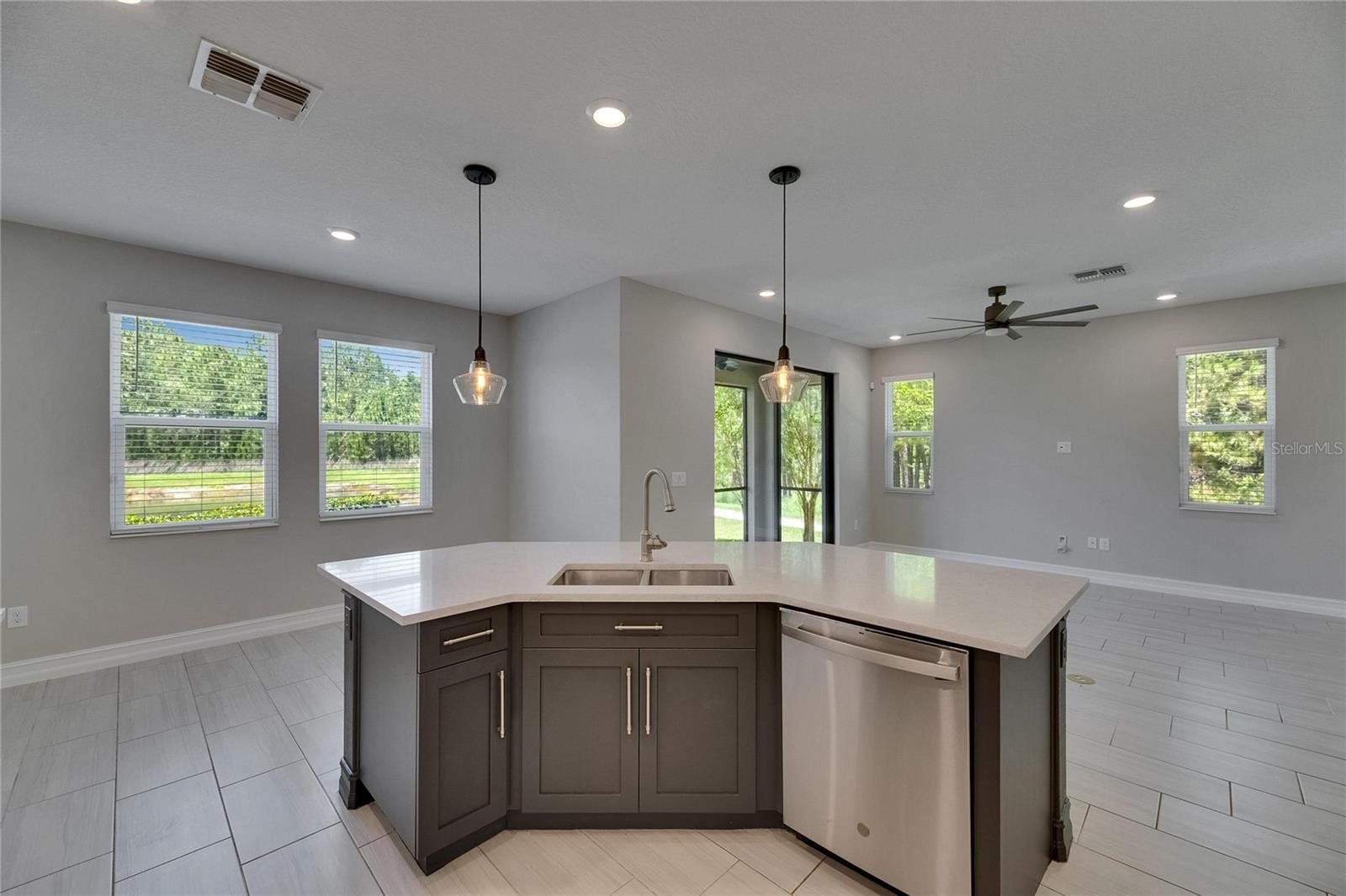 ESTANCIA PH 4 - Residential Lease