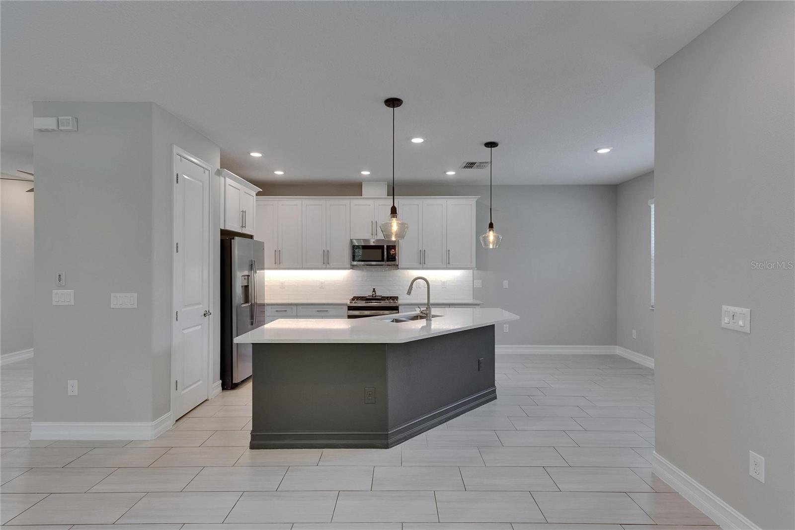 ESTANCIA PH 4 - Residential Lease