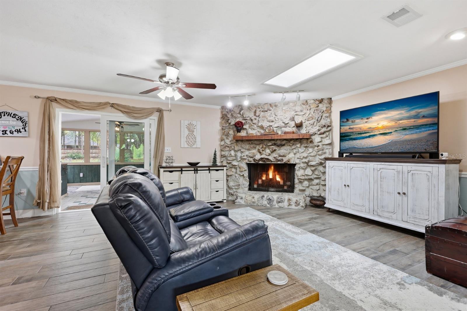 WINDWARD MEADOWS - Residential