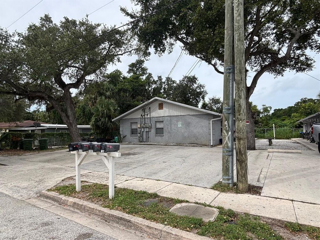 Photo of 2371 Leon Avenue, Sarasota, FL 34234 (MLS # A4665504)