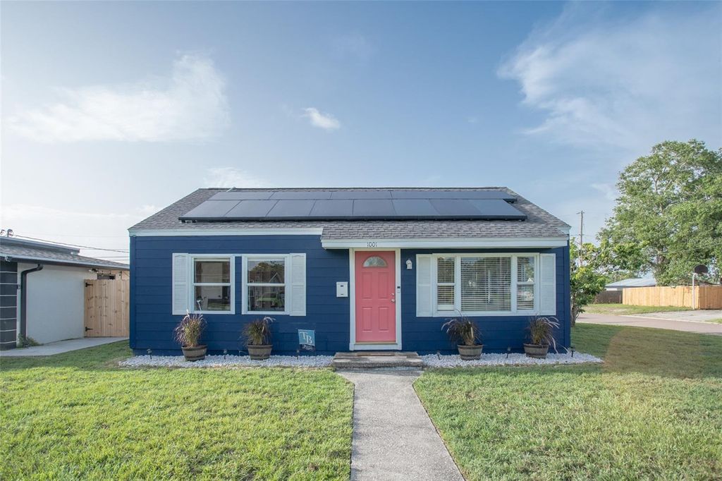 Photo of 1001 57th Avenue N, St Petersburg, FL 33703 (MLS # TB8393787)