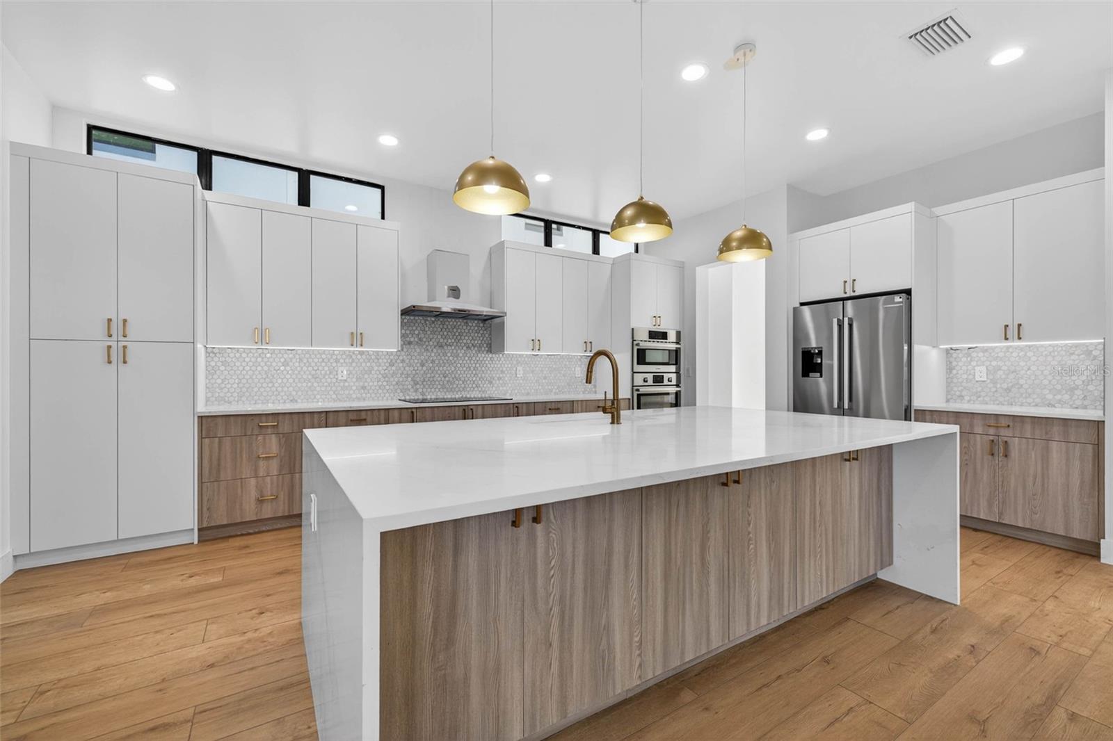 SOUTH SHADOW LAWN - Residential