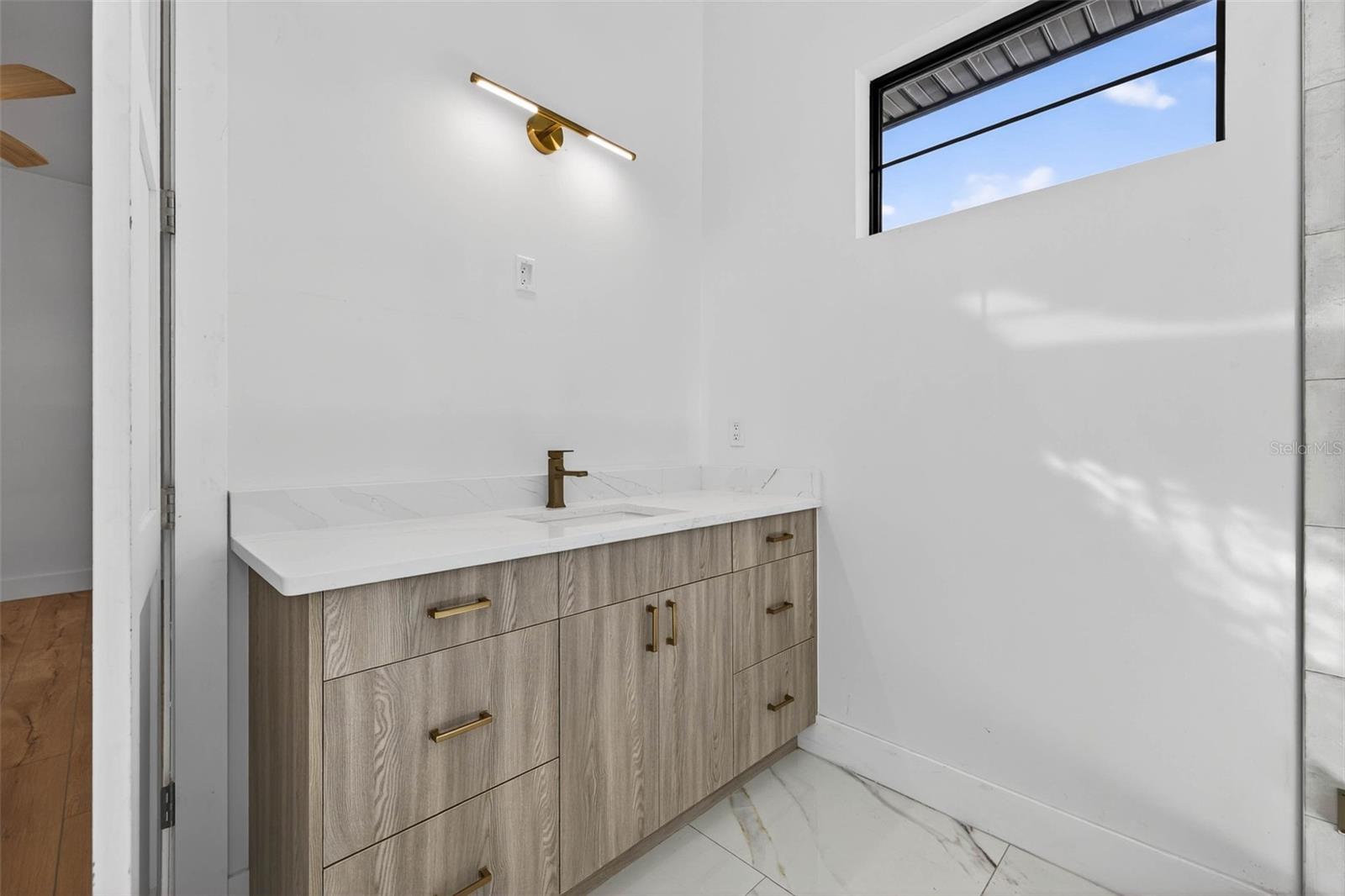 SOUTH SHADOW LAWN - Residential