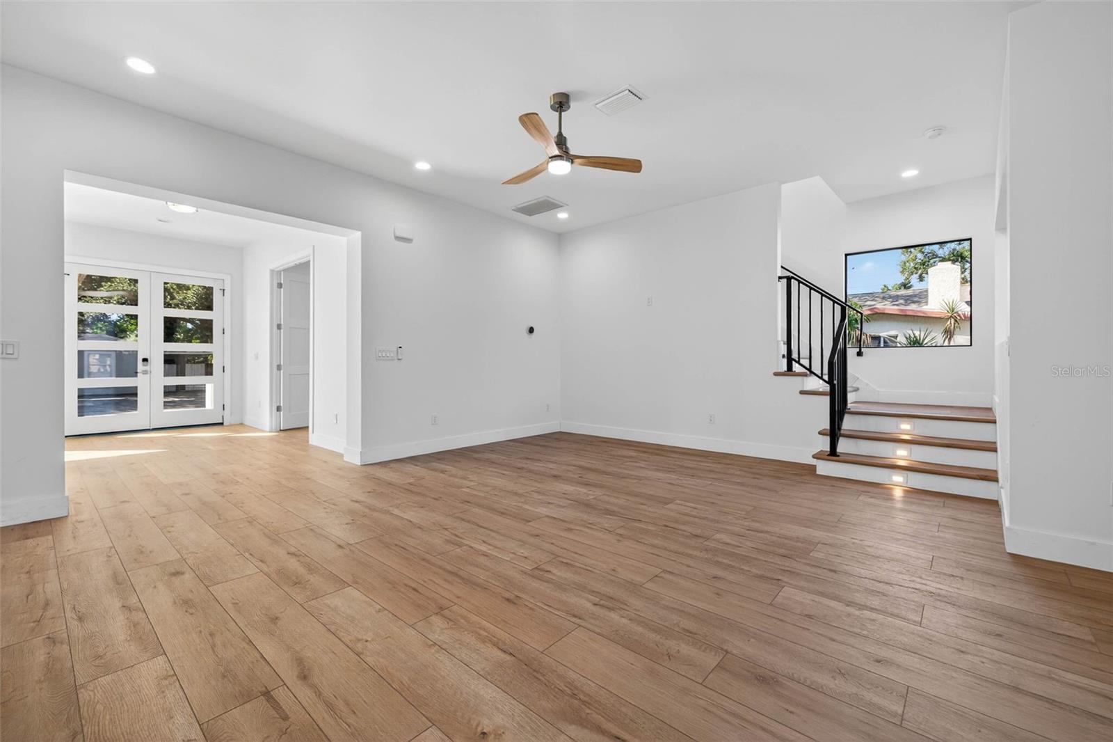 SOUTH SHADOW LAWN - Residential