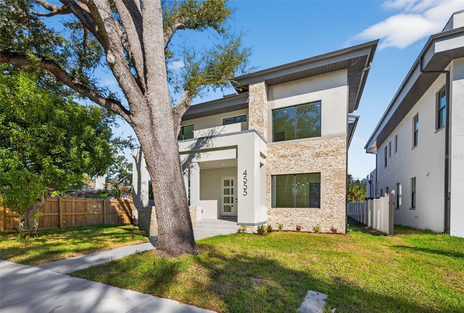 SOUTH SHADOW LAWN - Residential