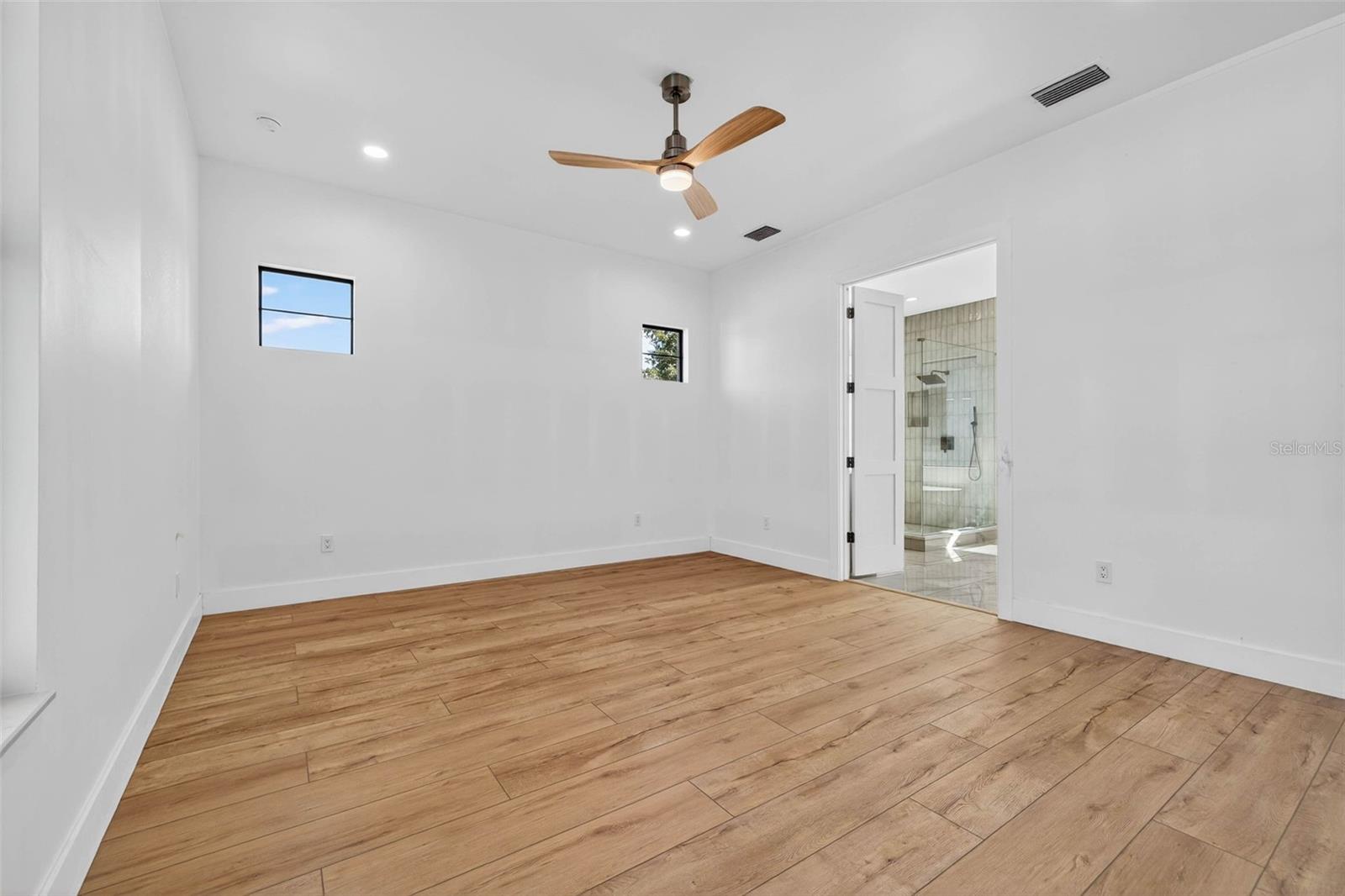 SOUTH SHADOW LAWN - Residential