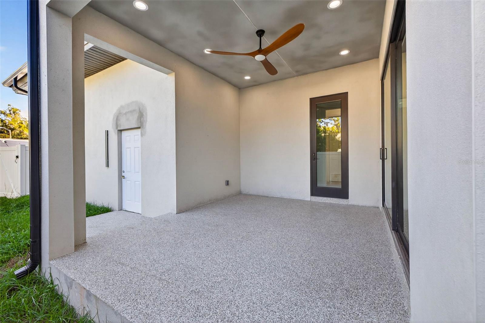 SOUTH SHADOW LAWN - Residential