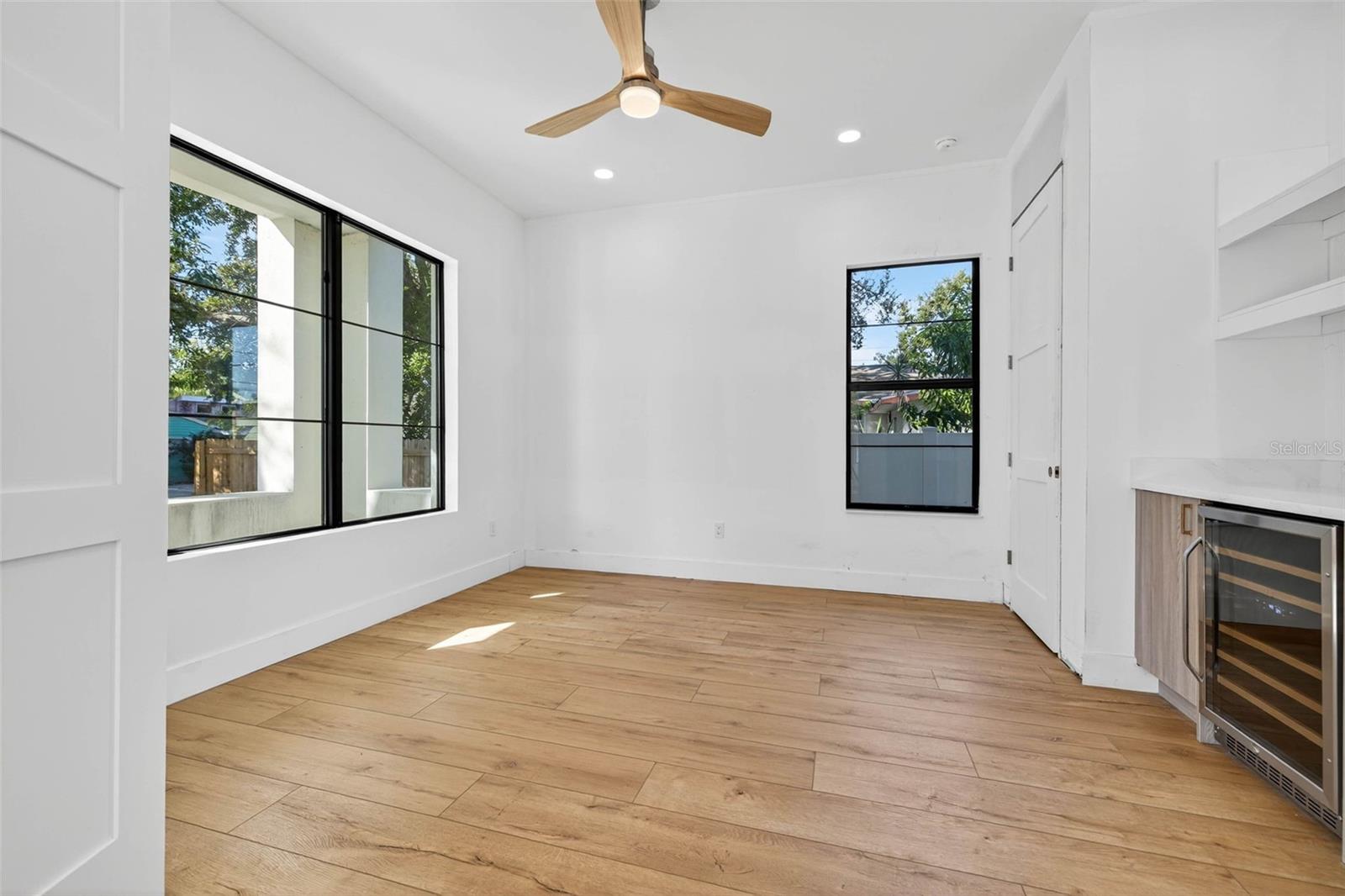 SOUTH SHADOW LAWN - Residential