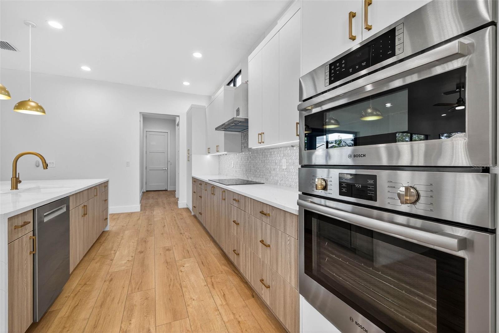 SOUTH SHADOW LAWN - Residential