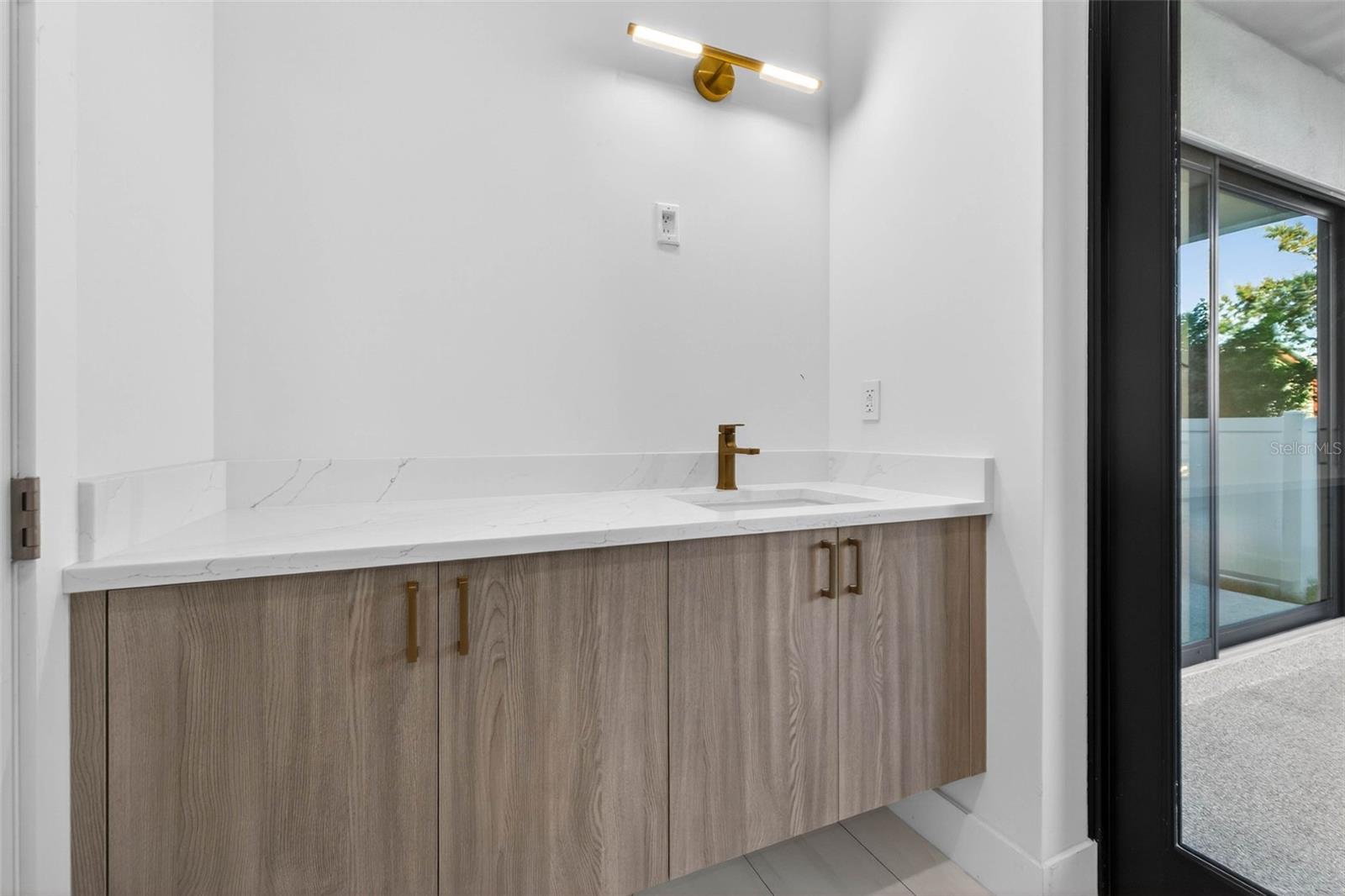 SOUTH SHADOW LAWN - Residential