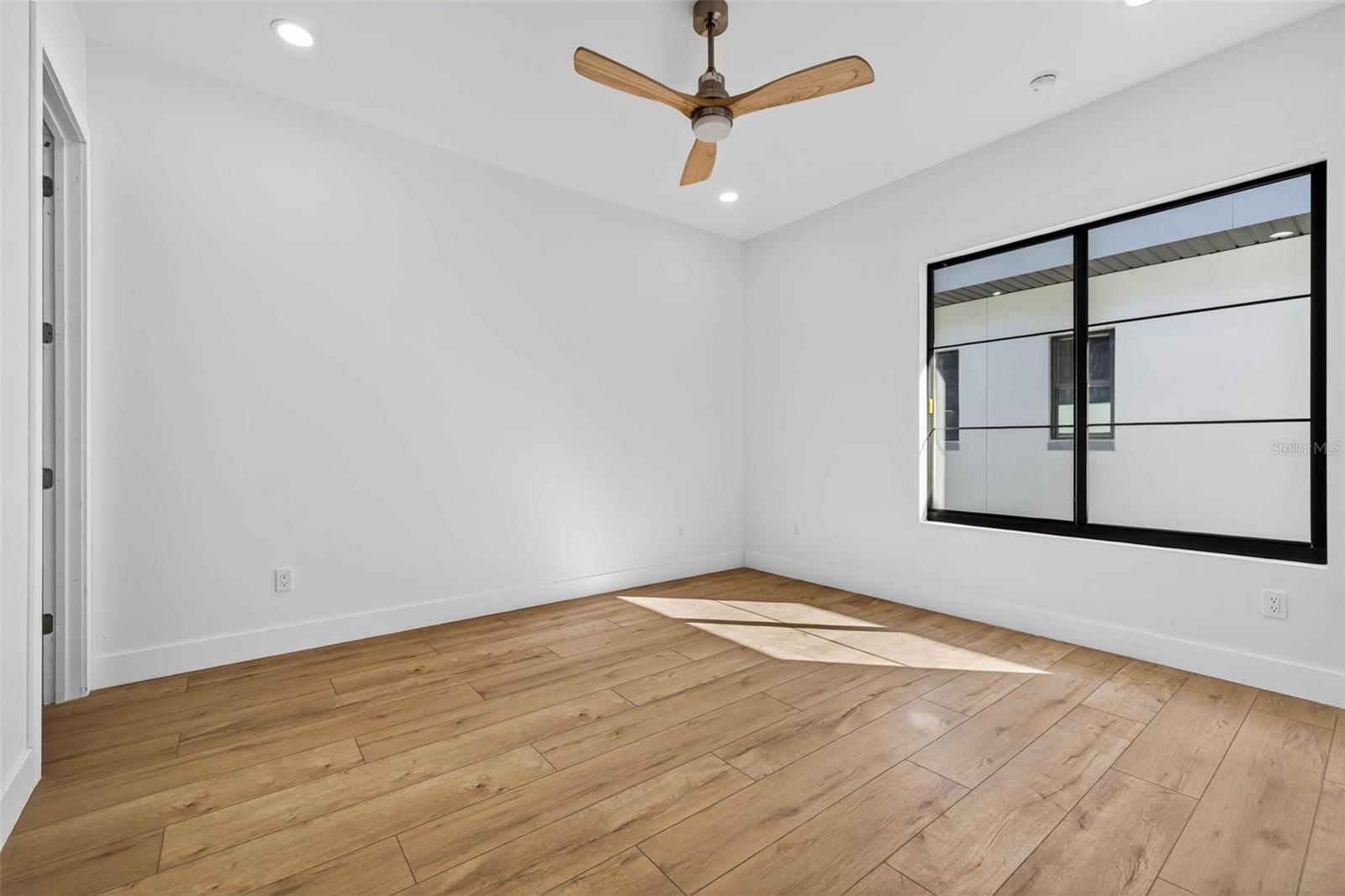 SOUTH SHADOW LAWN - Residential