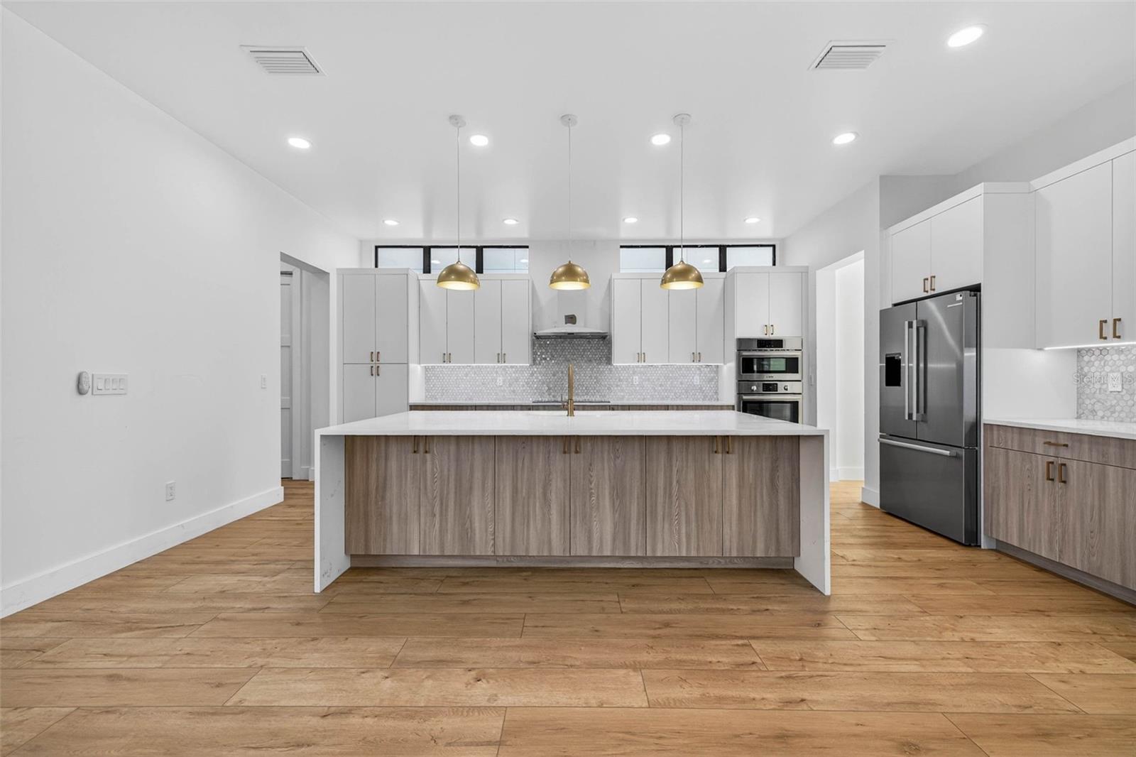 SOUTH SHADOW LAWN - Residential