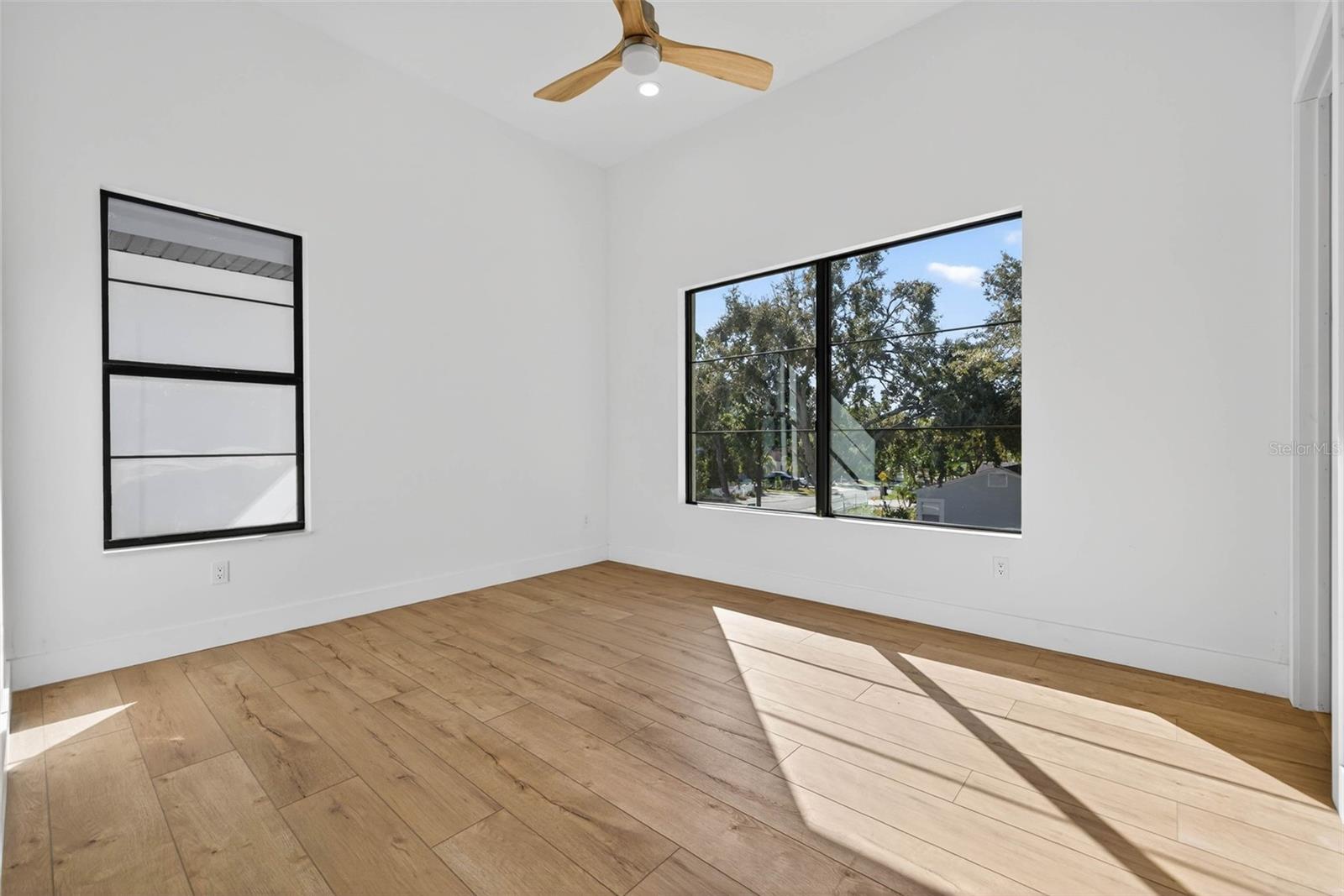 SOUTH SHADOW LAWN - Residential