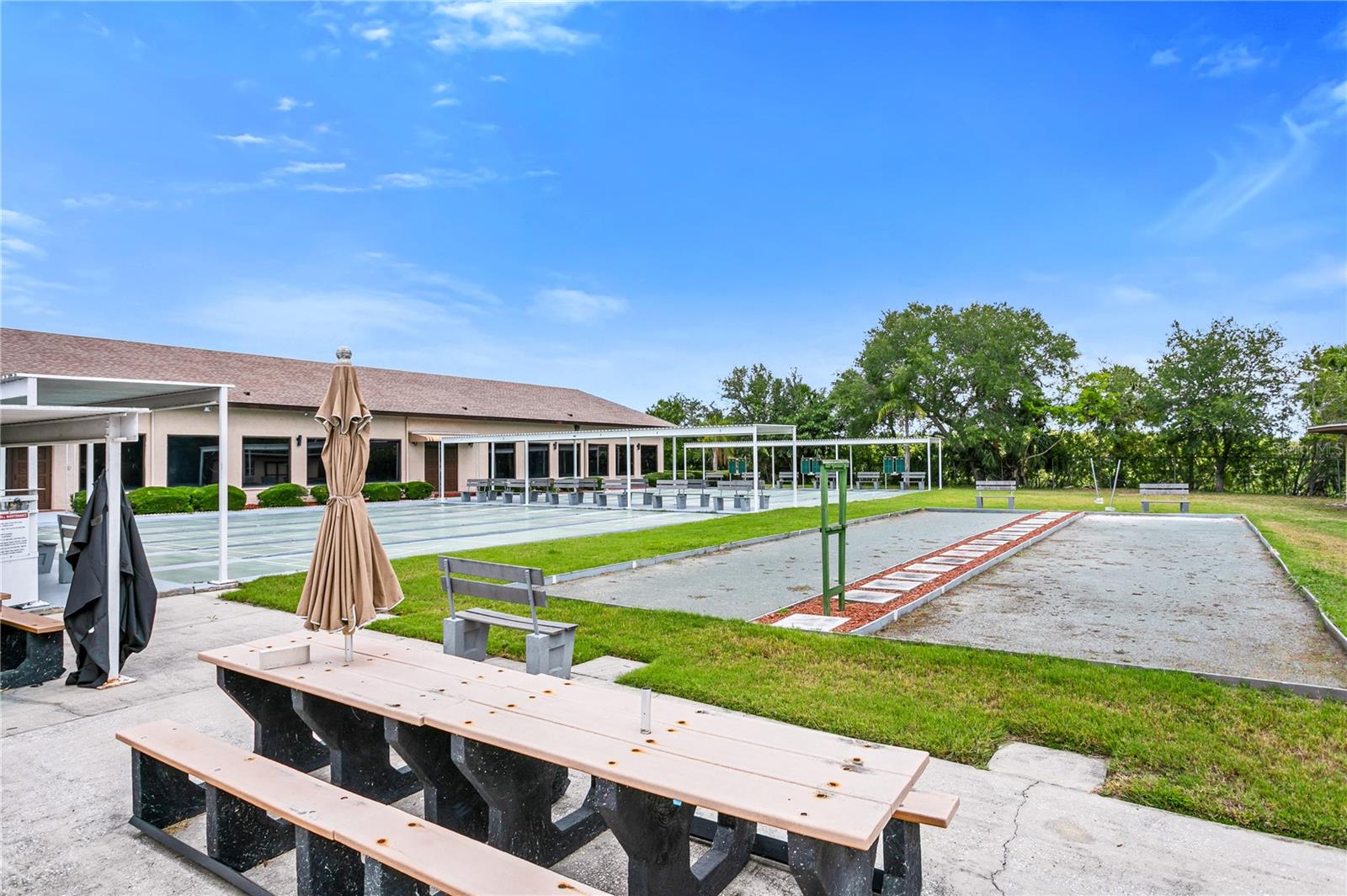 LONG BAYOU - Residential Lease