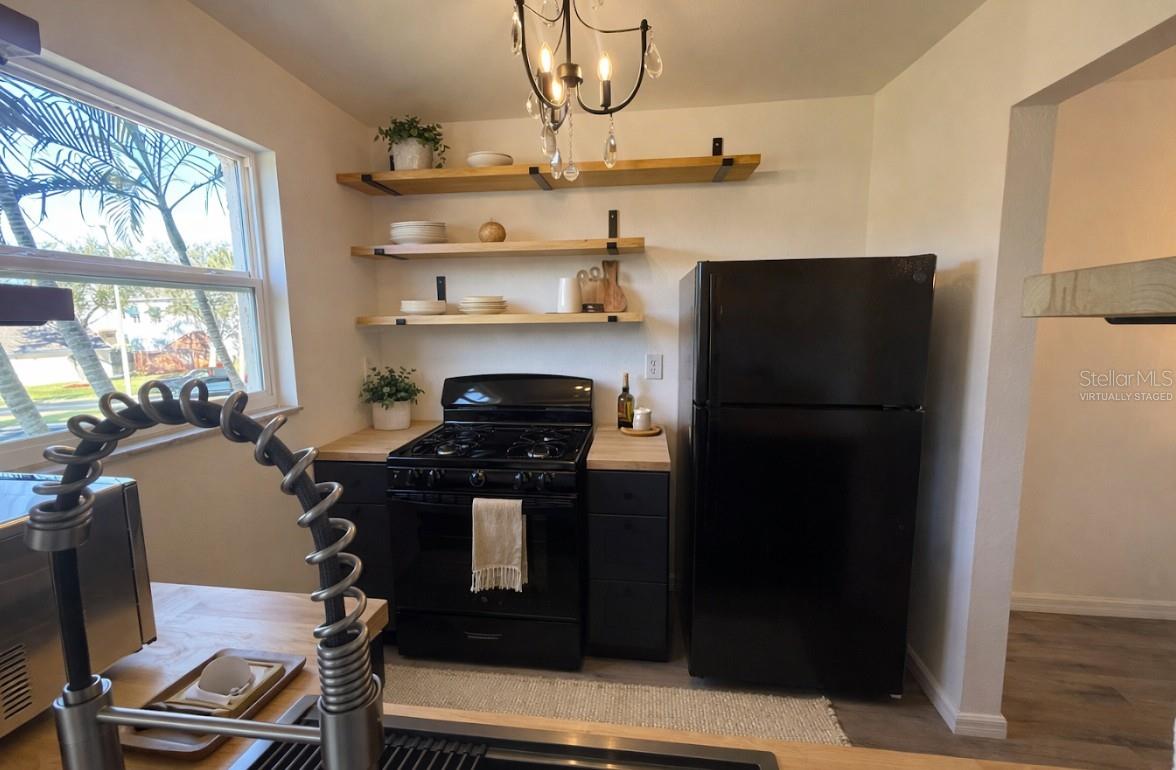 LONG BAYOU - Residential Lease