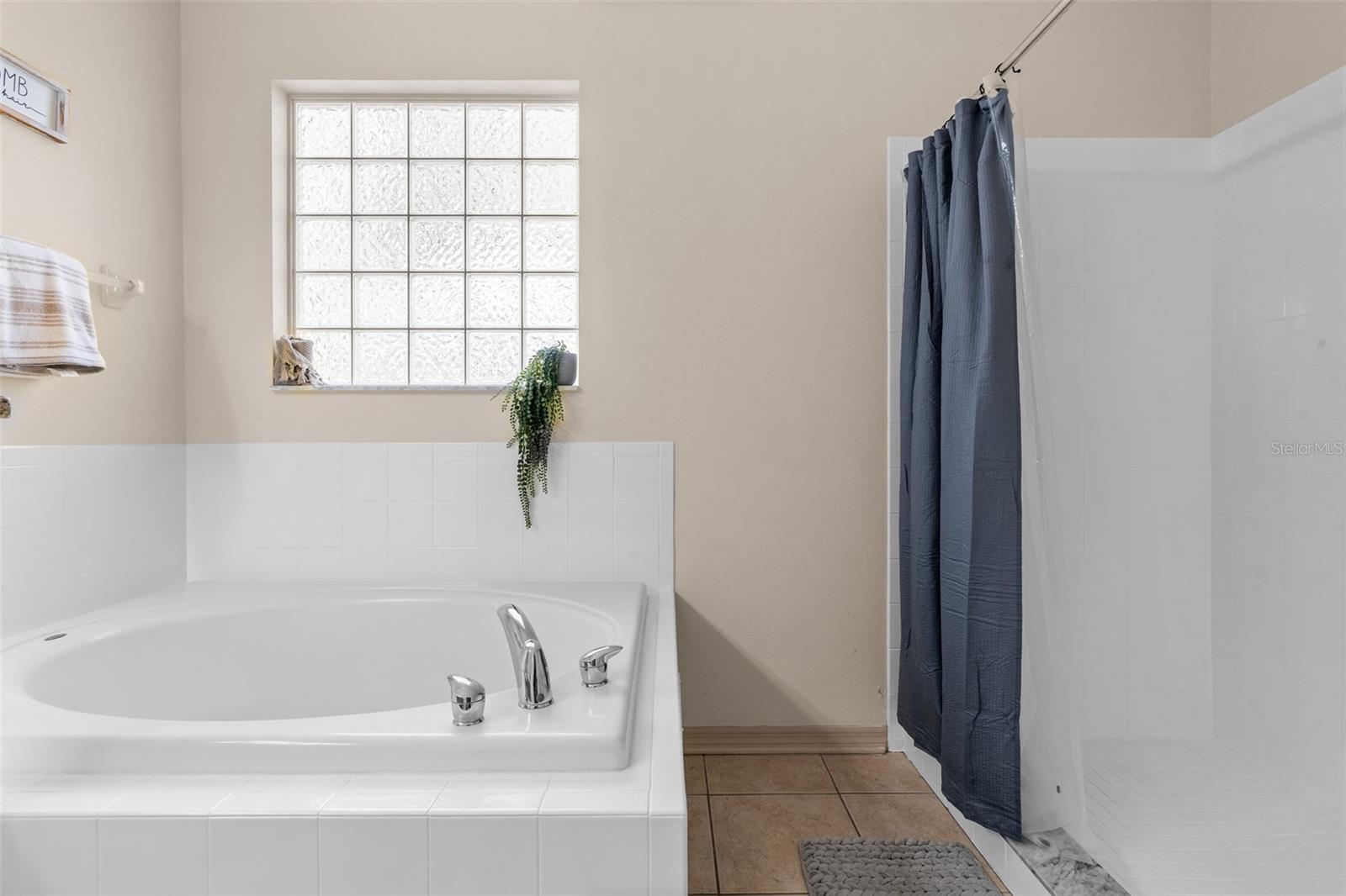 MEADOWS AT LARGO - Residential