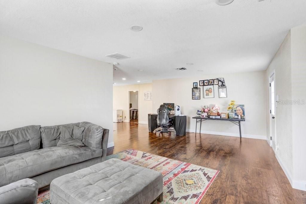 Photo of 903 N Park Road, Plant City, FL 33563 (MLS # L4958038)