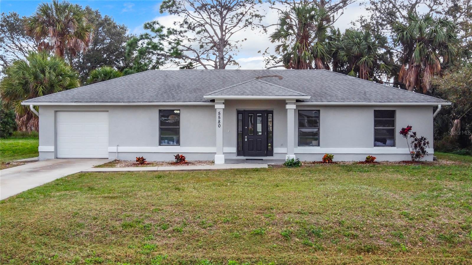 Must see this great deal! Gorgeous 3-Bedrorom, 2 Bath, 1165 sq ft home. No Deed restrictions and No Homeowners Association! This place is absolutely phenomenal, features include an open split bedroom floor plan, brand new kitchen with stainless steel appliances, granite countertops, new cabinets, remodeled bathrooms with all new faucets, finishes and light fixtures, new laminate wood floors and new carpet throughout, freshly painted interior and exterior, private master suite with on-suite bathroom a stand-up shower. Exterior features a screened in patio and large backyard The location of the home is ideal because it is close to multiple shopping centers that have just about anything you will ever need. It's a must see! Application: https://baytobay.appfolio