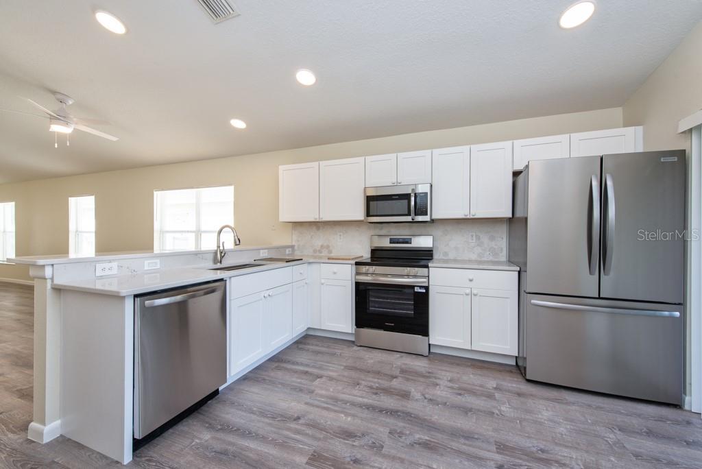 WELLINGTON NORTH AT BAY PARK - Residential