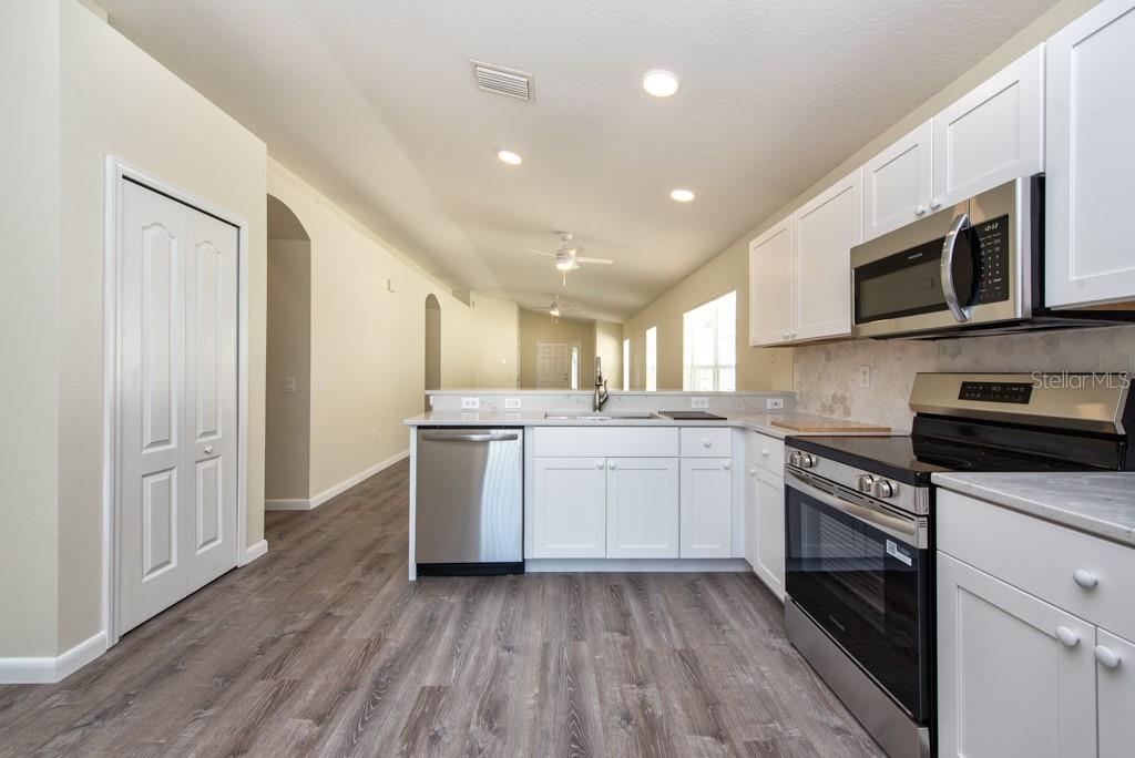 WELLINGTON NORTH AT BAY PARK - Residential