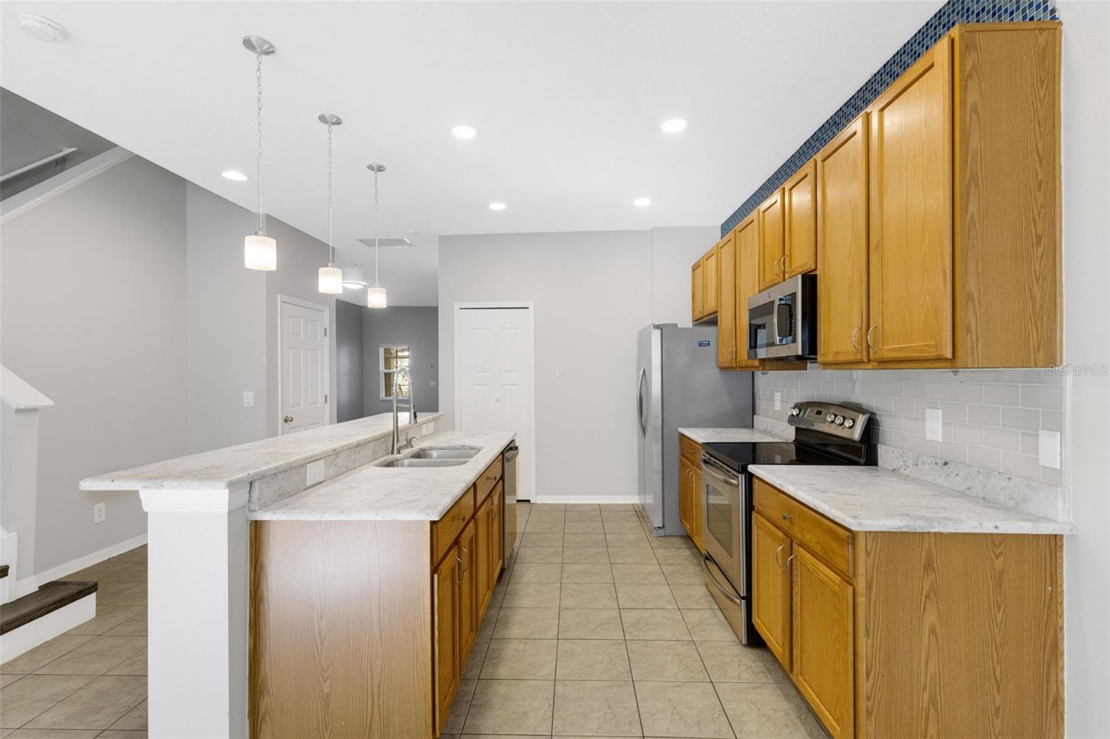 RIVER WALK - Residential Lease