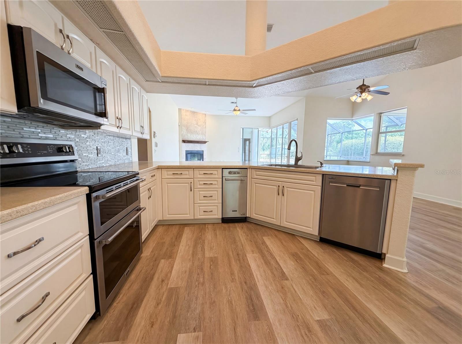 BAY VISTA BLVD - Residential