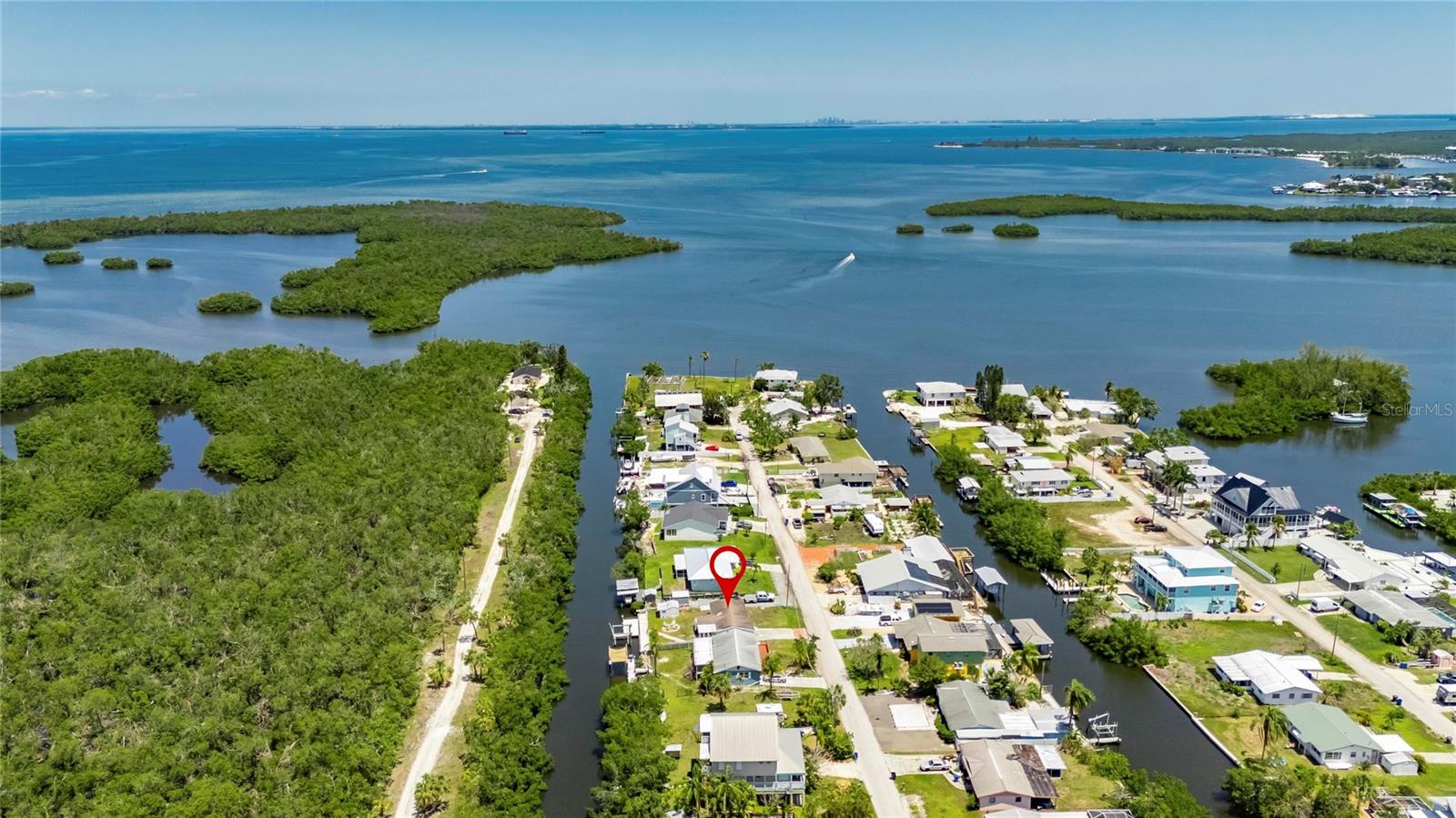825 SEABREEZE DRIVE