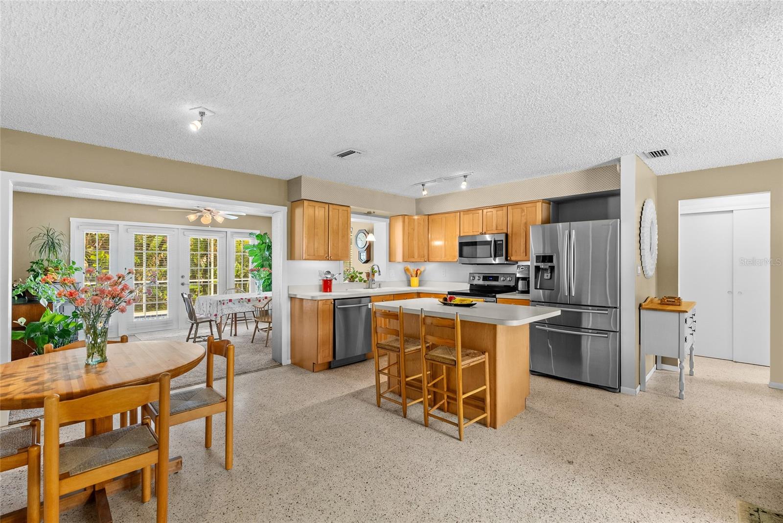 YELLOW BANKS GROVE 3RD ADD - Residential